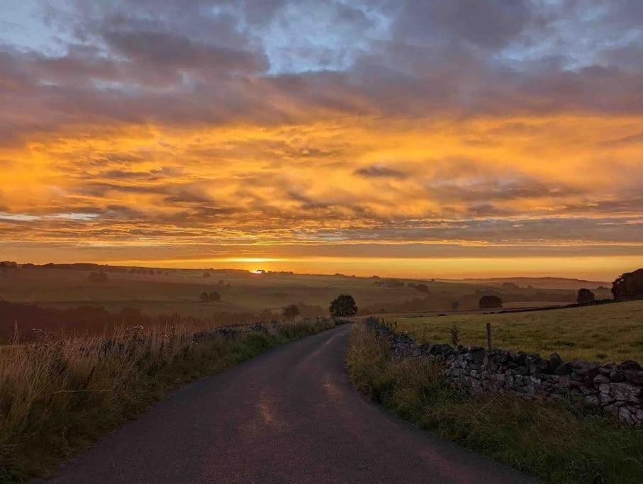 Gorgeous Cozy Cottage With A Heritage Feel, Walks, Pubs & Wood Burner Tideswell Eksteriør billede