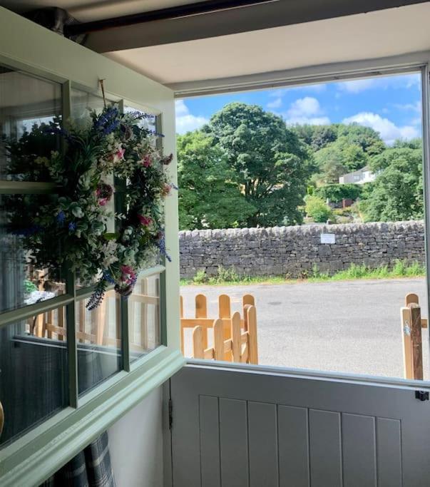 Gorgeous Cozy Cottage With A Heritage Feel, Walks, Pubs & Wood Burner Tideswell Eksteriør billede